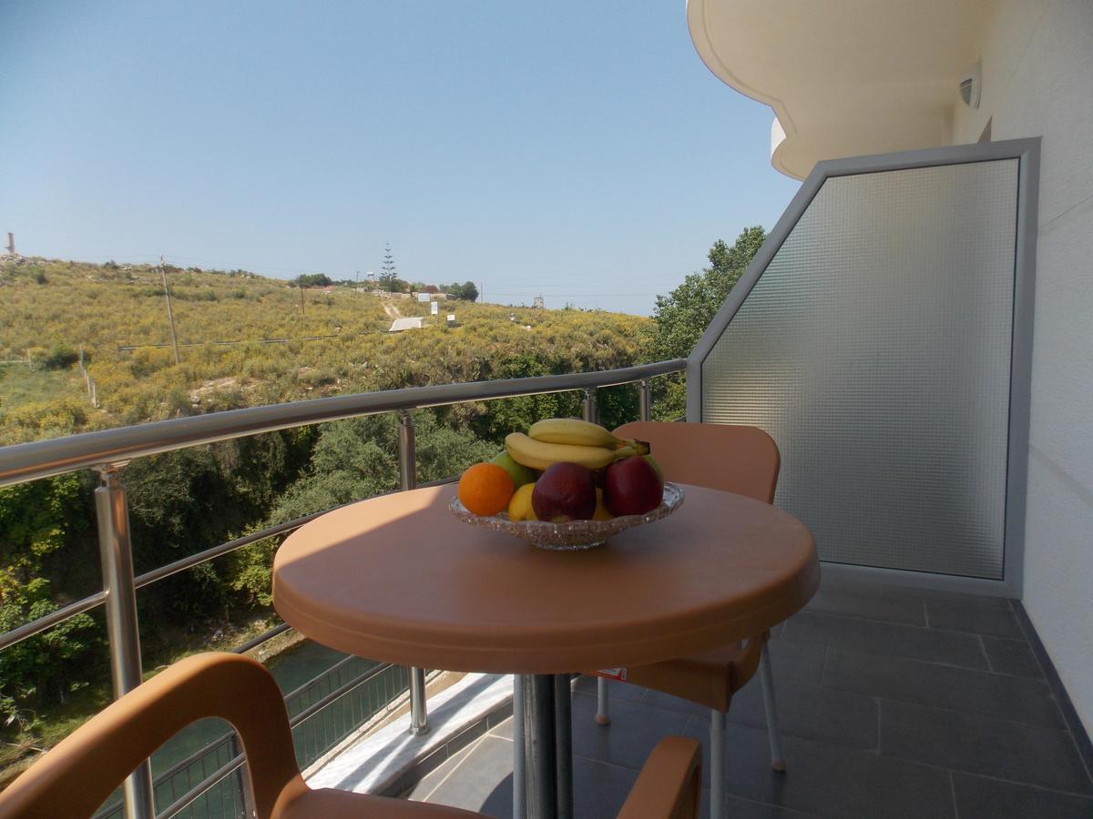 Hotel Irini Sarande Exterior photo